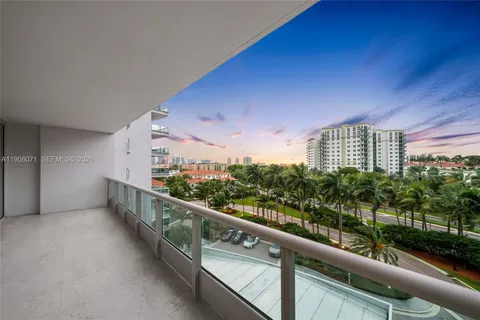 $3,550,000 | 19955 Northeast 38th Court, Unit 704, Aventura, FL 33180