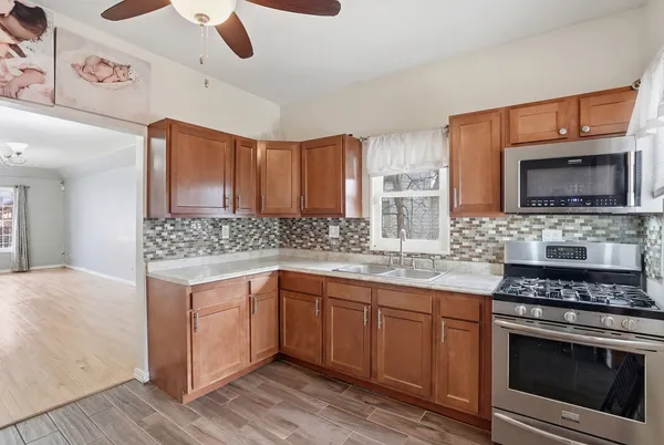 $215,000 | 2749 Broadway Street, Blue Island, IL 60406