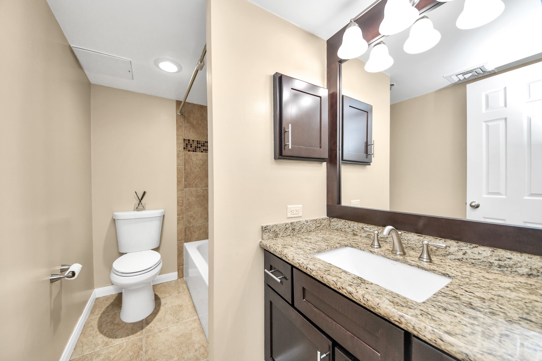 3525 Sage Road, Unit 909 Houston, TX 77056 - Photo 10 of 31 Gallery Image 10