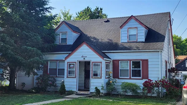 $949,999 | 7 Walters Avenue, Syosset, NY 11791