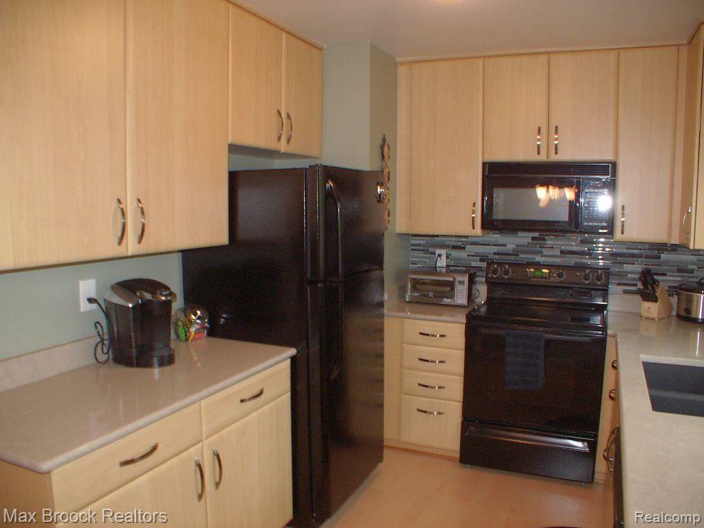 1197 Pine Ridge Court, Unit 129 Rochester, MI 48306 - Photo 16 of 23 Kitchen