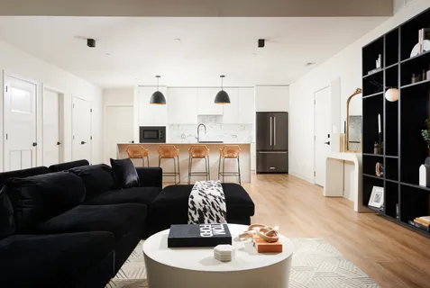 $445,000 | 4153 West Melrose Street, Unit 1E, Chicago, IL 60641