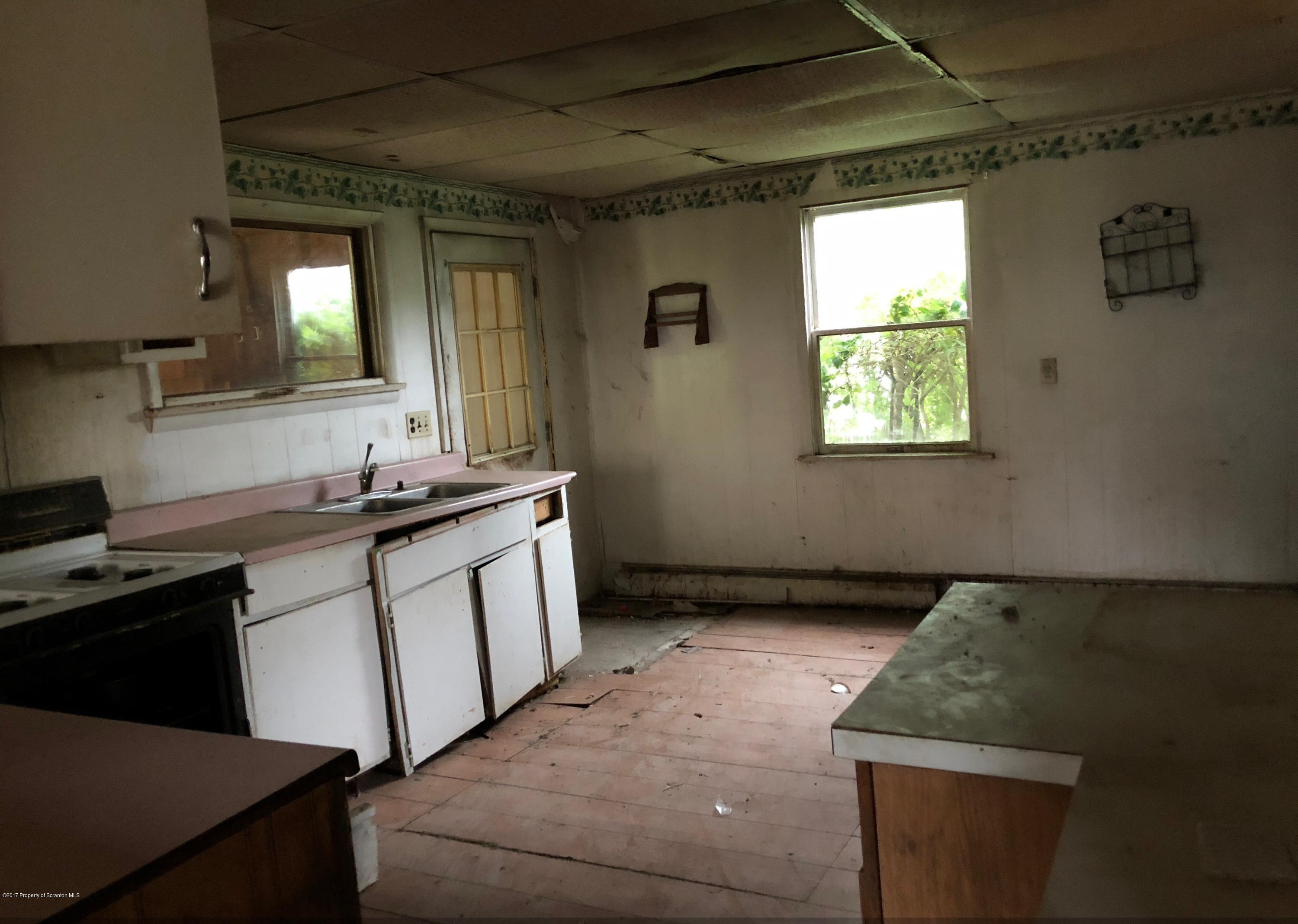 507 Hampton Street Scranton, PA 18504 - Photo 3 of 13 Gallery Image 3