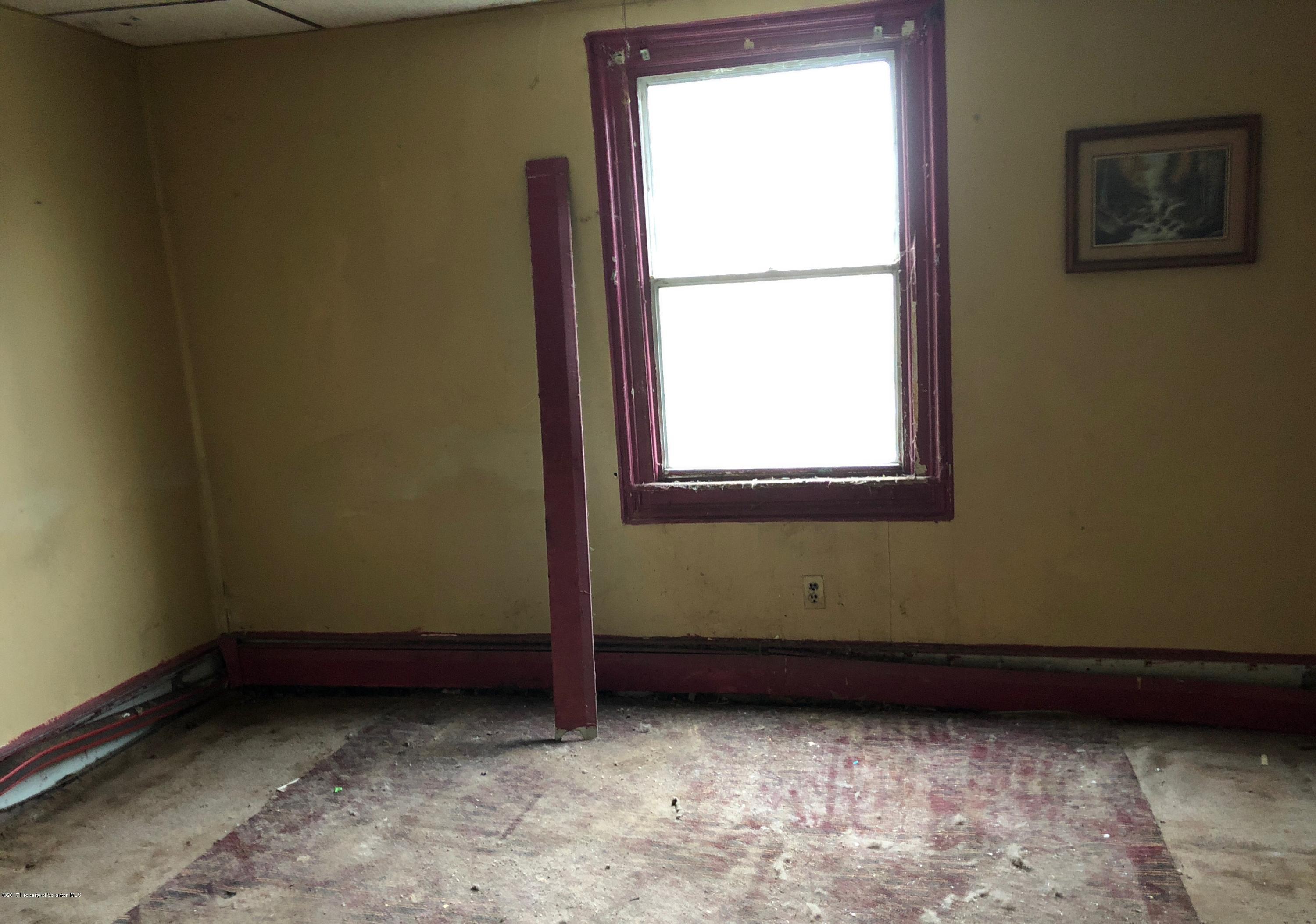 507 Hampton Street Scranton, PA 18504 - Photo 7 of 13 Gallery Image 7