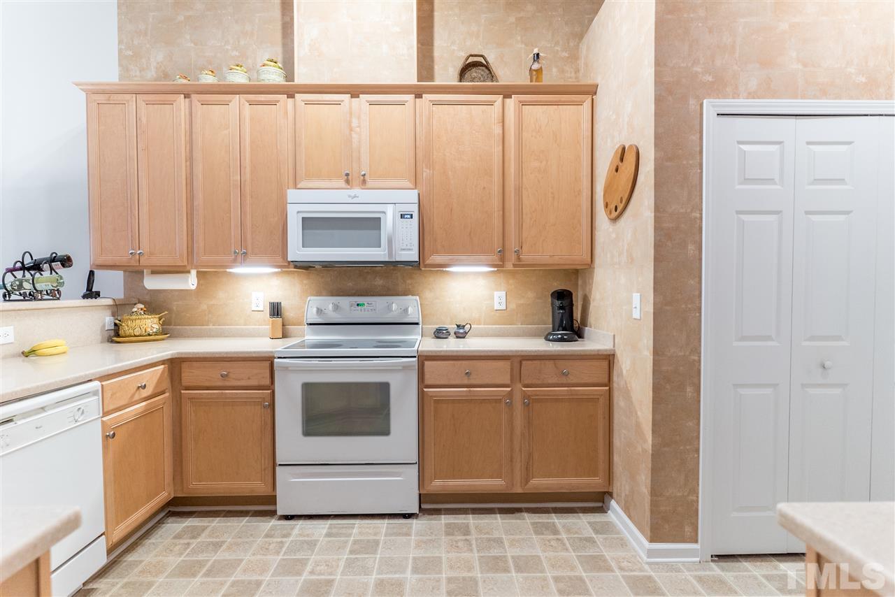 10423 Dapping Drive Raleigh, NC 27614 - Photo 5 of 25 a kitchen with a stove a sink and a refrigerator