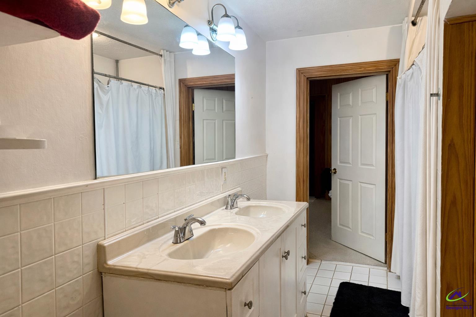 914 Adderton Street Americus, GA 31719 - Photo 52 of 53 a bathroom with a sink vanity and a mirror