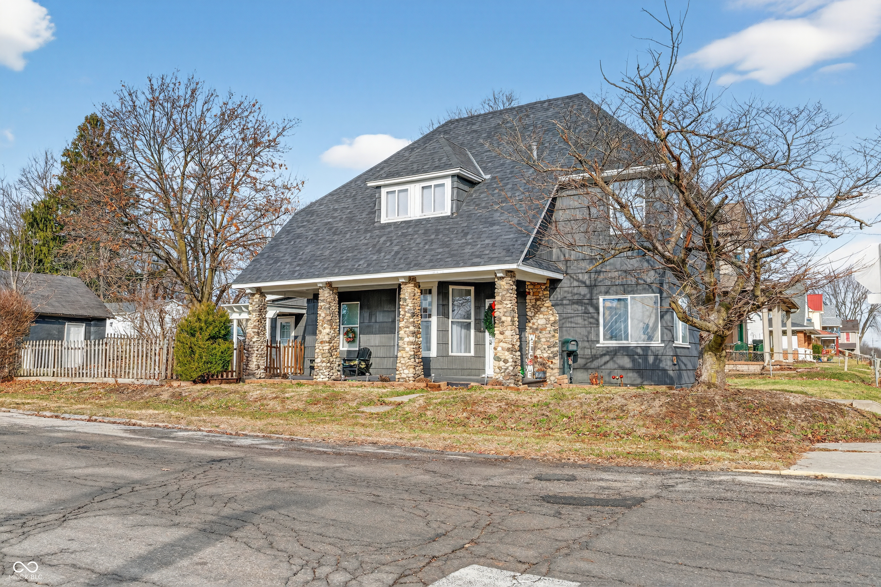 602 North Harrison Street Alexandria, IN 46001 - Photo 3 of 30
