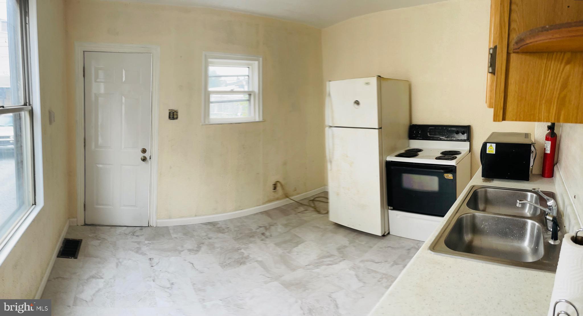 418 South 16th Street Reading, PA 19602 - Photo 7 of 17