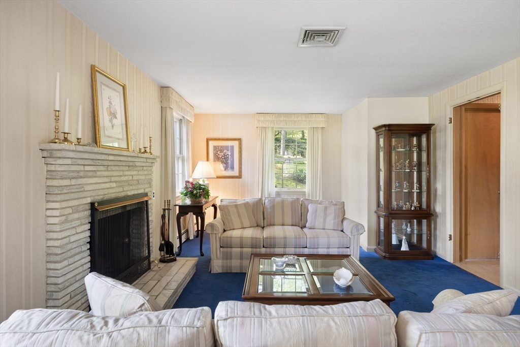 55 Longfellow Road Holyoke, MA 01040 - Photo 13 of 35