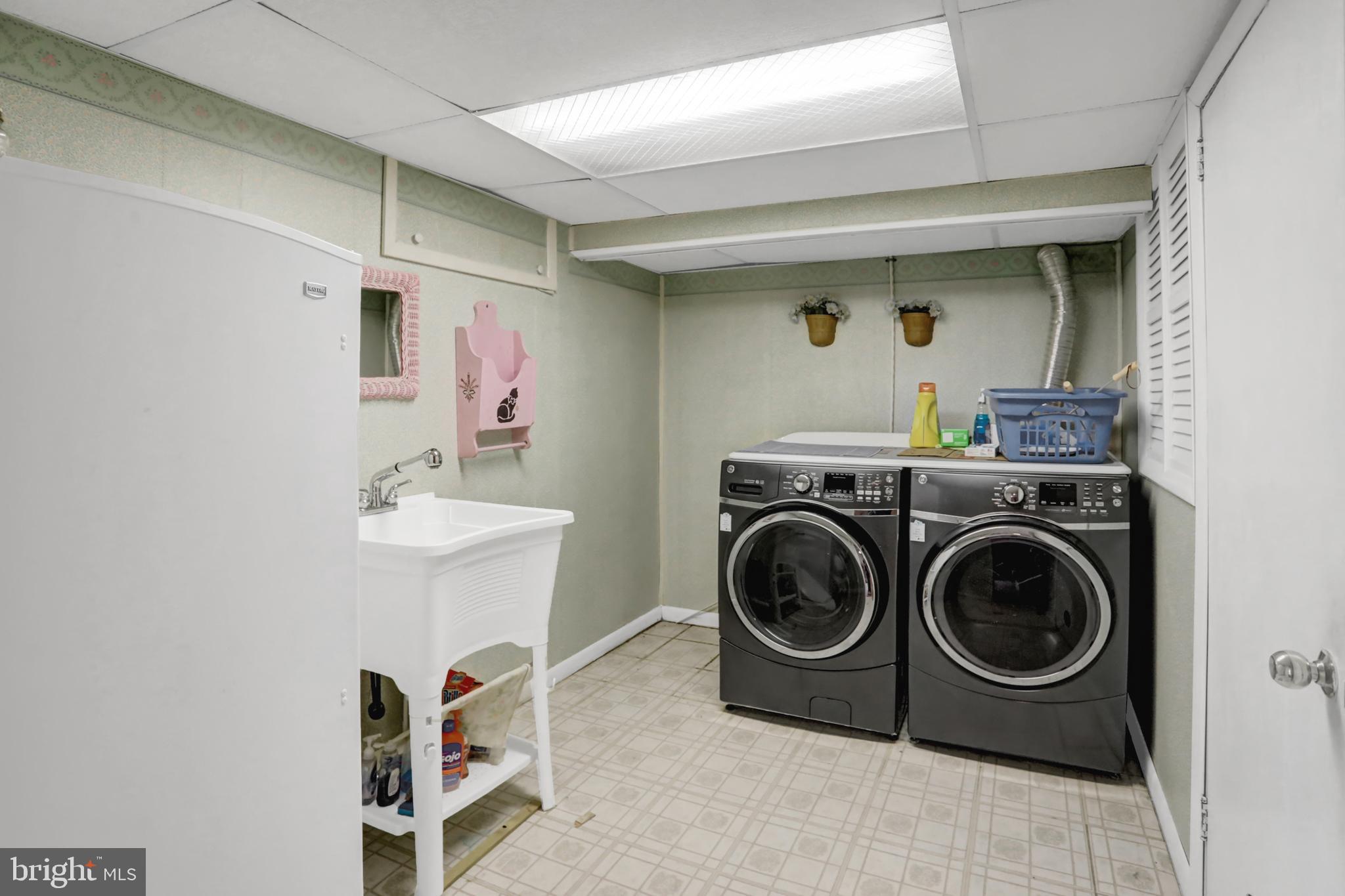 6204 Blue Ridge Avenue Harrisburg, PA 17112 - Photo 30 of 43 Laundry