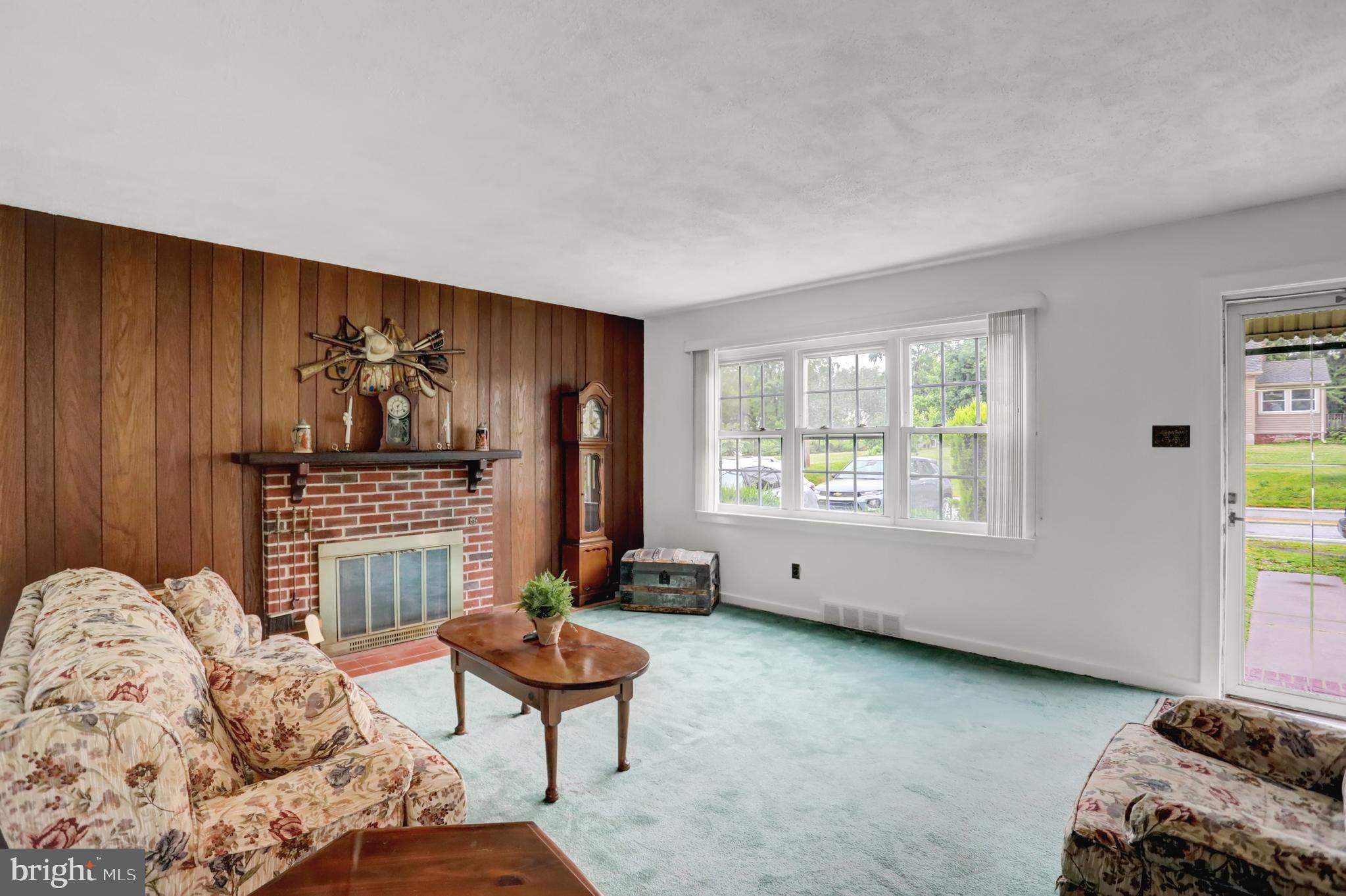 6204 Blue Ridge Avenue Harrisburg, PA 17112 - Photo 6 of 43 Living Room
