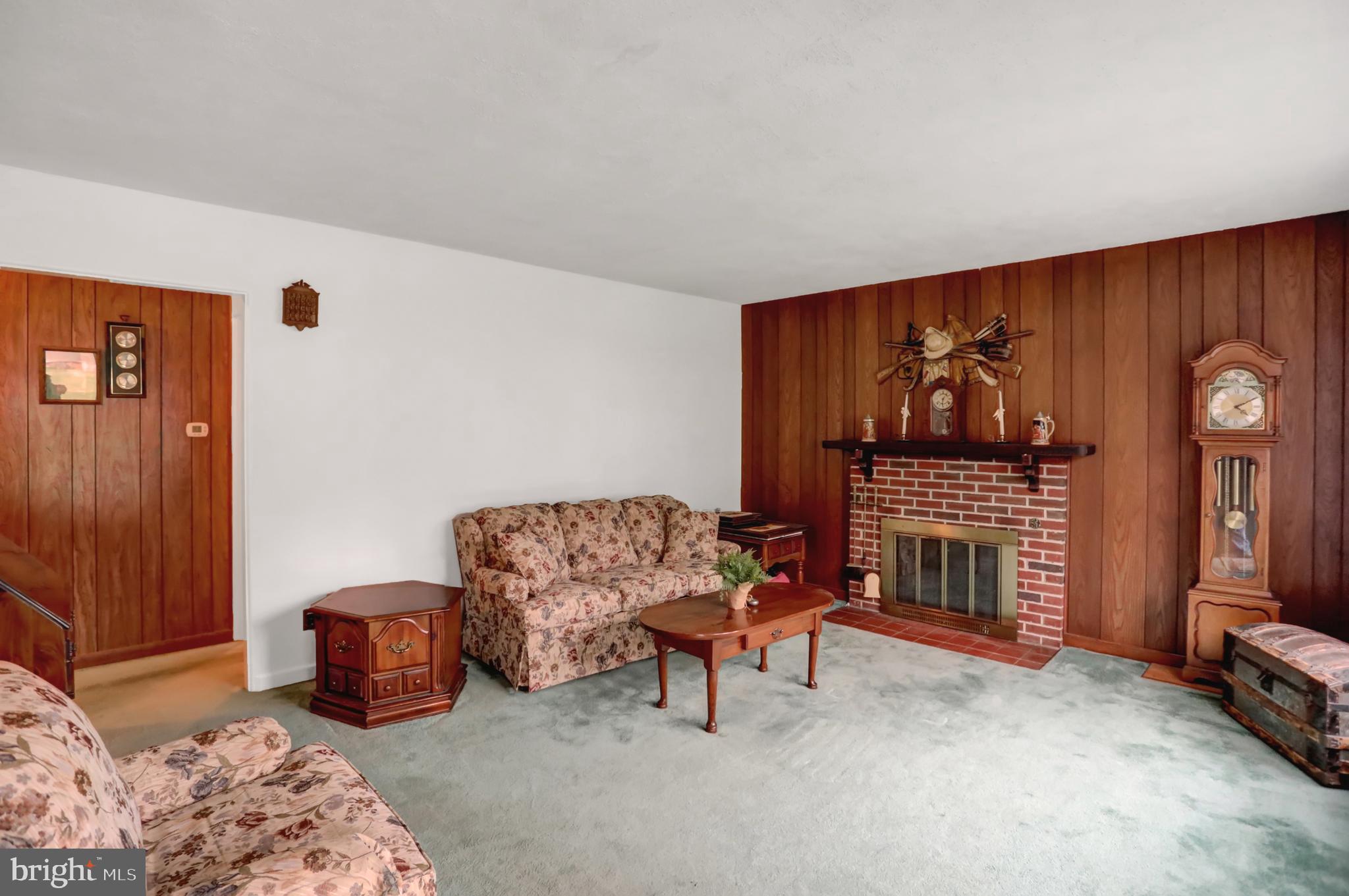 6204 Blue Ridge Avenue Harrisburg, PA 17112 - Photo 7 of 43 Living Room