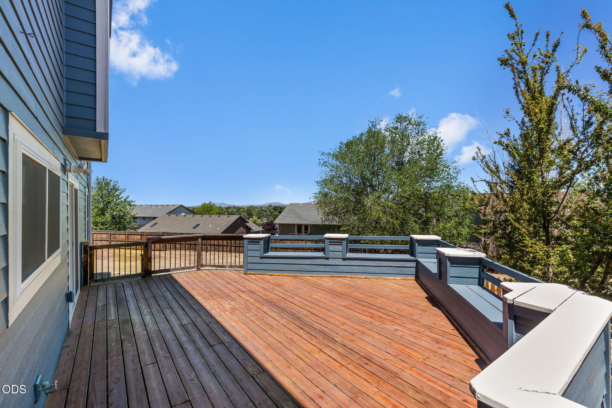 2486 Southwest Valleyview Drive Redmond, OR 97756 - Photo 44 of 55 a view of a balcony with chairs