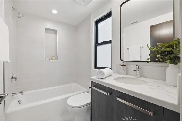 $1,879,000 | 2005 Mathews Avenue, Unit A, Redondo Beach, CA 90278