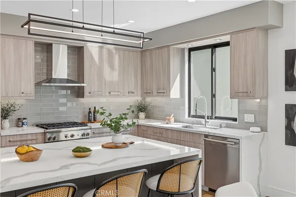 $1,879,000 | 2005 Mathews Avenue, Unit A, Redondo Beach, CA 90278
