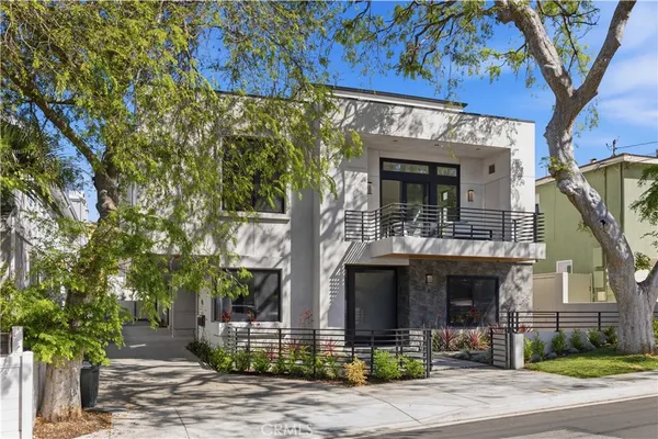 $1,879,000 | 2005 Mathews Avenue, Unit A, Redondo Beach, CA 90278