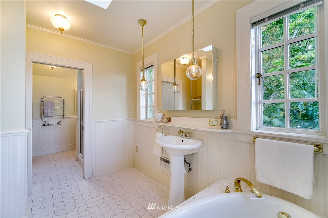 11608 Southwest Shawnee Road Vashon, WA 98070 - Photo 21 of 25 Gallery Image 21