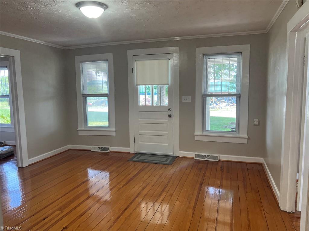 3798 Clingman Road Ronda, NC 28670 - Photo 7 of 23 Living room