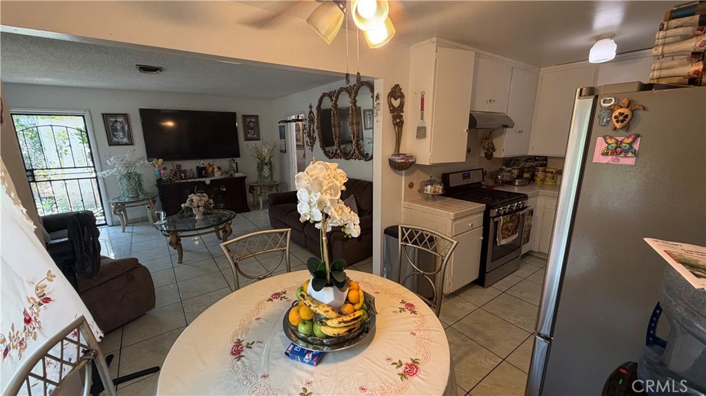 48 Paradise Carson, CA 90745 - Photo 6 of 15