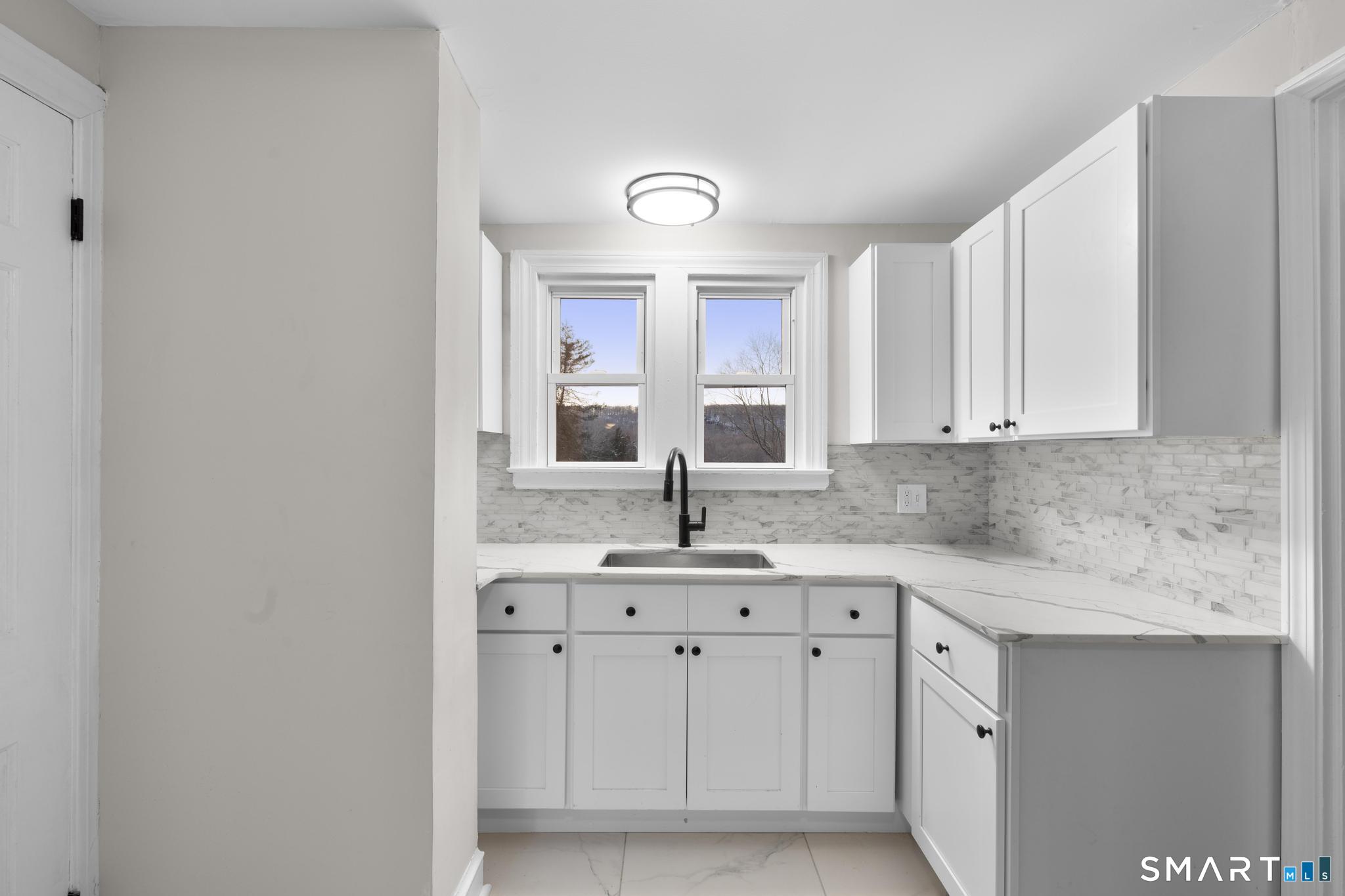 556 Dunbar Hill Road Hamden, CT 06514 - Photo 9 of 40