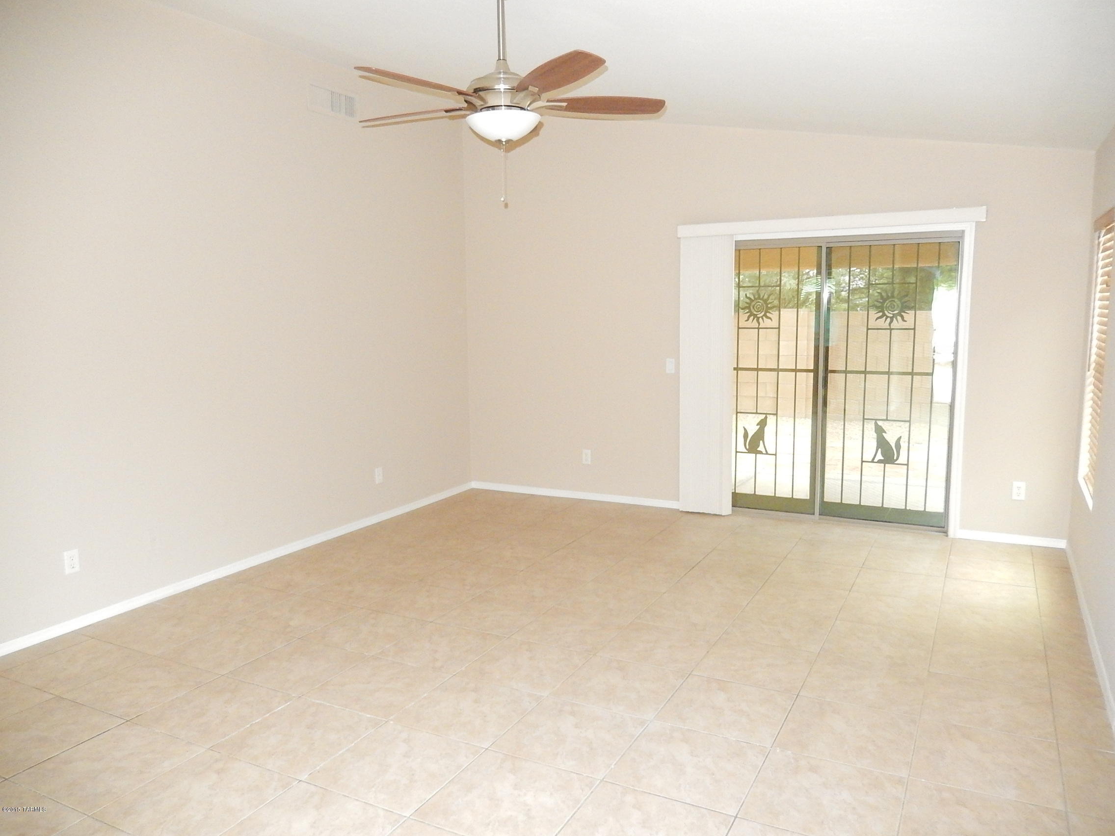 8373 East Sarnoff Ridge Loop Tucson, AZ 85710 - Photo 3 of 14
