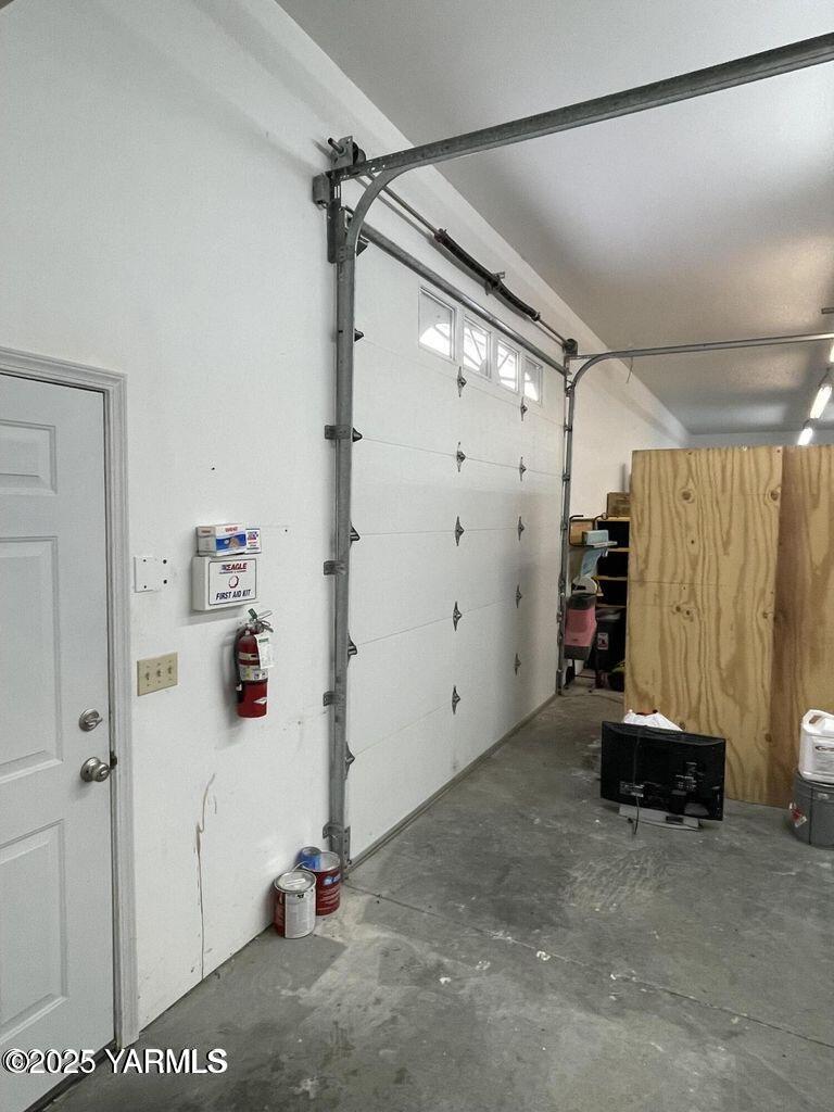 15783 Fisk Road Yakima, WA 98908 - Photo 60 of 61 Massive RV door