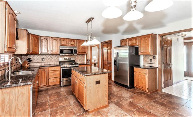 366 Cobblestone Circle McKees Rocks, PA 15136 - Photo 6 of 25 Gallery Image 6