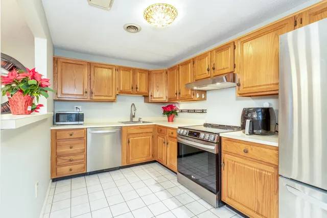 $385,000 | 9 Bartemus Trail, Unit 303, Nashua, NH 03063