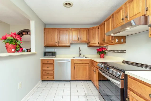 $385,000 | 9 Bartemus Trail, Unit 303, Nashua, NH 03063