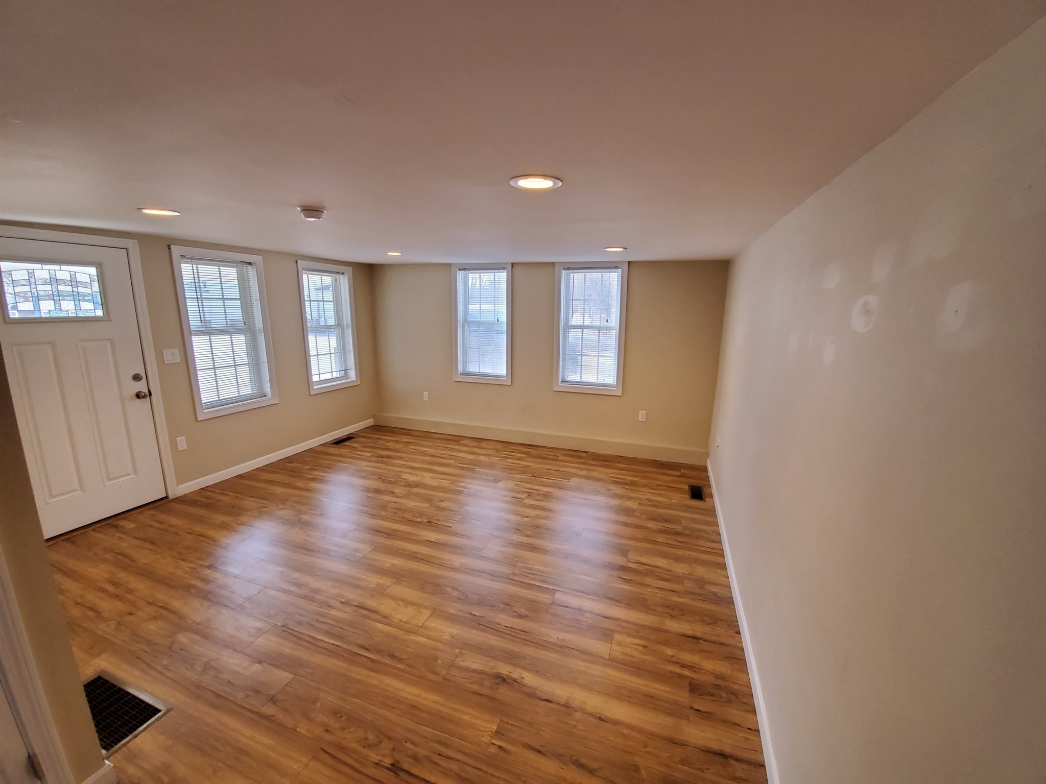 272 Main Street Fremont, NH 03044 - Photo 9 of 21 Gallery Image 9