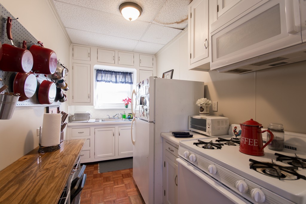 259 Cambridge Street Fall River, MA 02721 - Photo 8 of 38