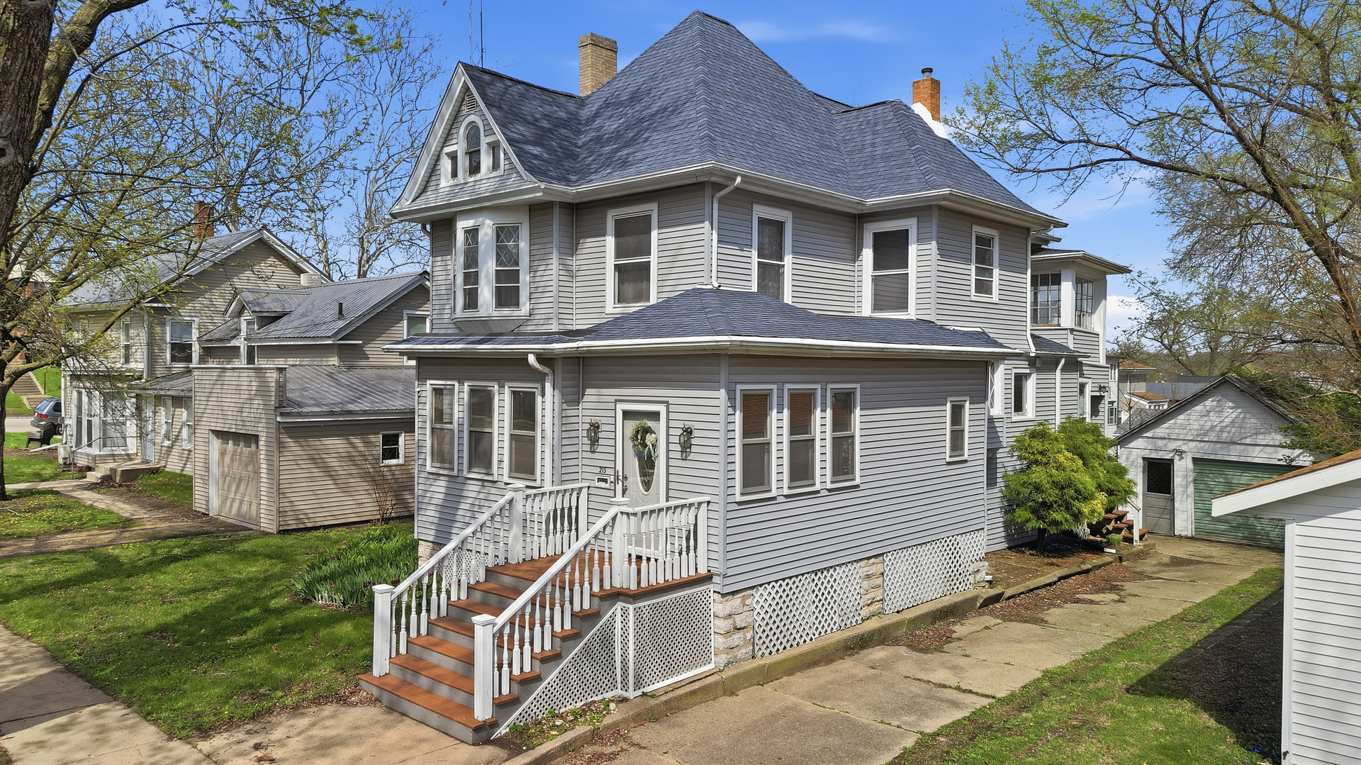 215 West 7th Street Dixon, IL 61021 - Photo 1 of 36