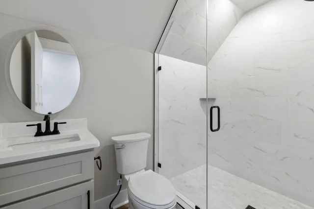 a view of a house with backyard and porch