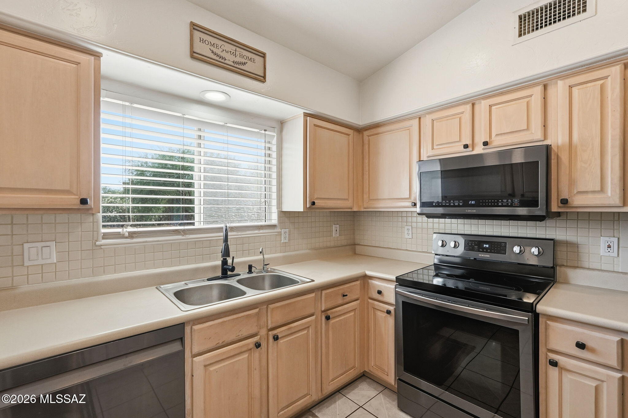 91 Círculo Cortez Rio Rico, AZ 85648 - Photo 16 of 50 Kitchen