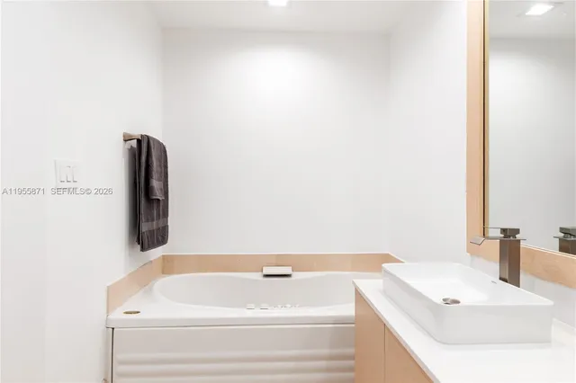 $8,000 | 300 South Pointe Drive, Unit 907, Miami Beach, FL 33139