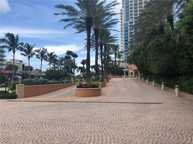 $8,000 | 300 South Pointe Drive, Unit 907, Miami Beach, FL 33139