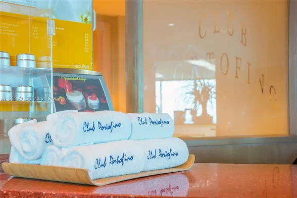 $7,000 | 300 South Pointe Drive, Unit 907, Miami Beach, FL 33139