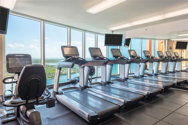 $7,000 | 300 South Pointe Drive, Unit 907, Miami Beach, FL 33139