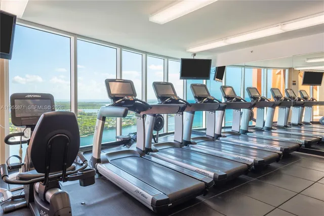 $8,000 | 300 South Pointe Drive, Unit 907, Miami Beach, FL 33139