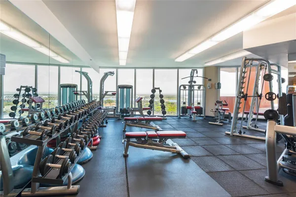 $7,000 | 300 South Pointe Drive, Unit 907, Miami Beach, FL 33139