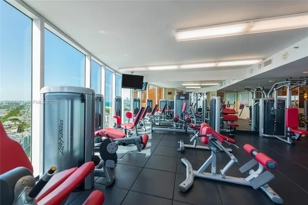 $7,000 | 300 South Pointe Drive, Unit 907, Miami Beach, FL 33139