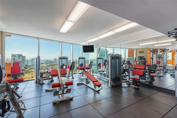 $7,000 | 300 South Pointe Drive, Unit 907, Miami Beach, FL 33139