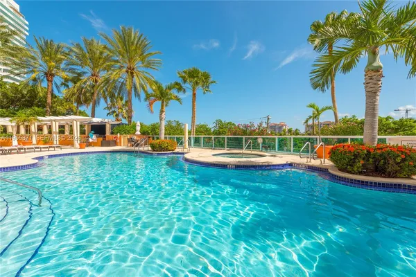 $7,000 | 300 South Pointe Drive, Unit 907, Miami Beach, FL 33139