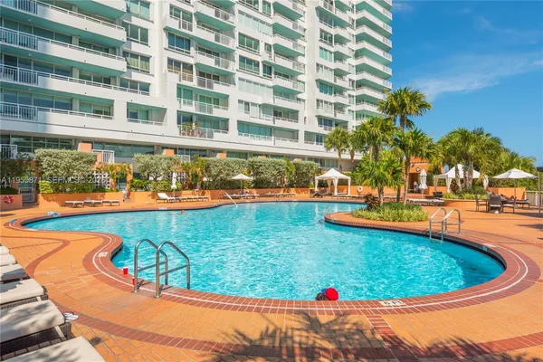 $7,000 | 300 South Pointe Drive, Unit 907, Miami Beach, FL 33139