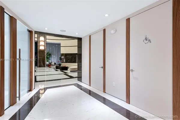$7,000 | 300 South Pointe Drive, Unit 907, Miami Beach, FL 33139
