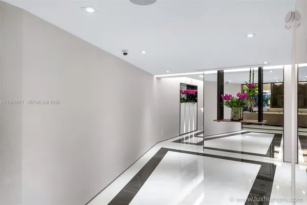 $7,000 | 300 South Pointe Drive, Unit 907, Miami Beach, FL 33139