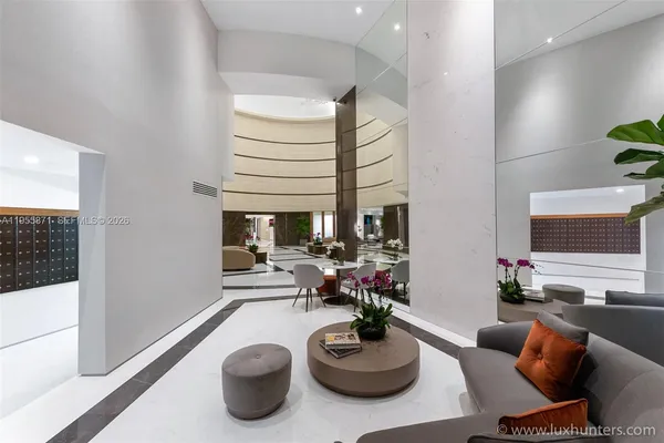 $7,000 | 300 South Pointe Drive, Unit 907, Miami Beach, FL 33139