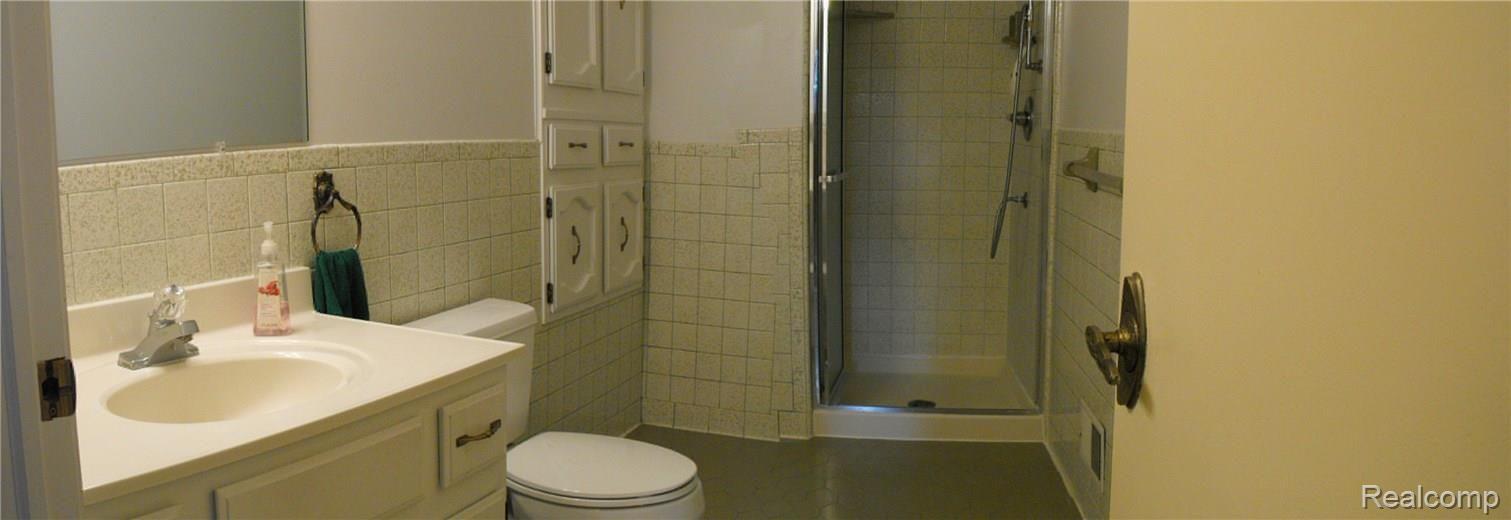 3600 Leason Road Sterling Heights, MI 48310 - Photo 14 of 60 Common Bath 2.JPG