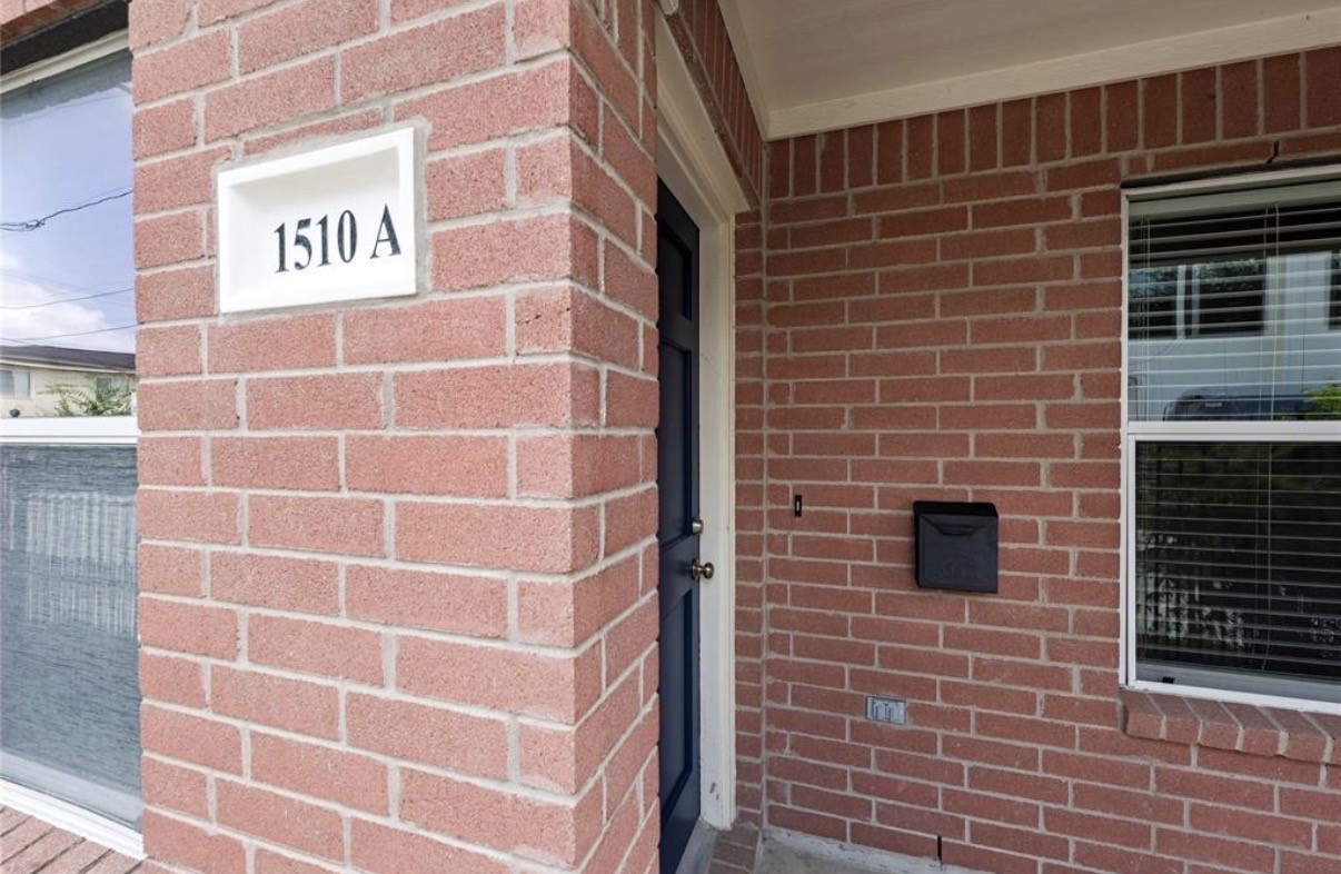 1510 Robin Street, Unit A Houston, TX 77019 - Photo 15 of 17 a brick building with a window