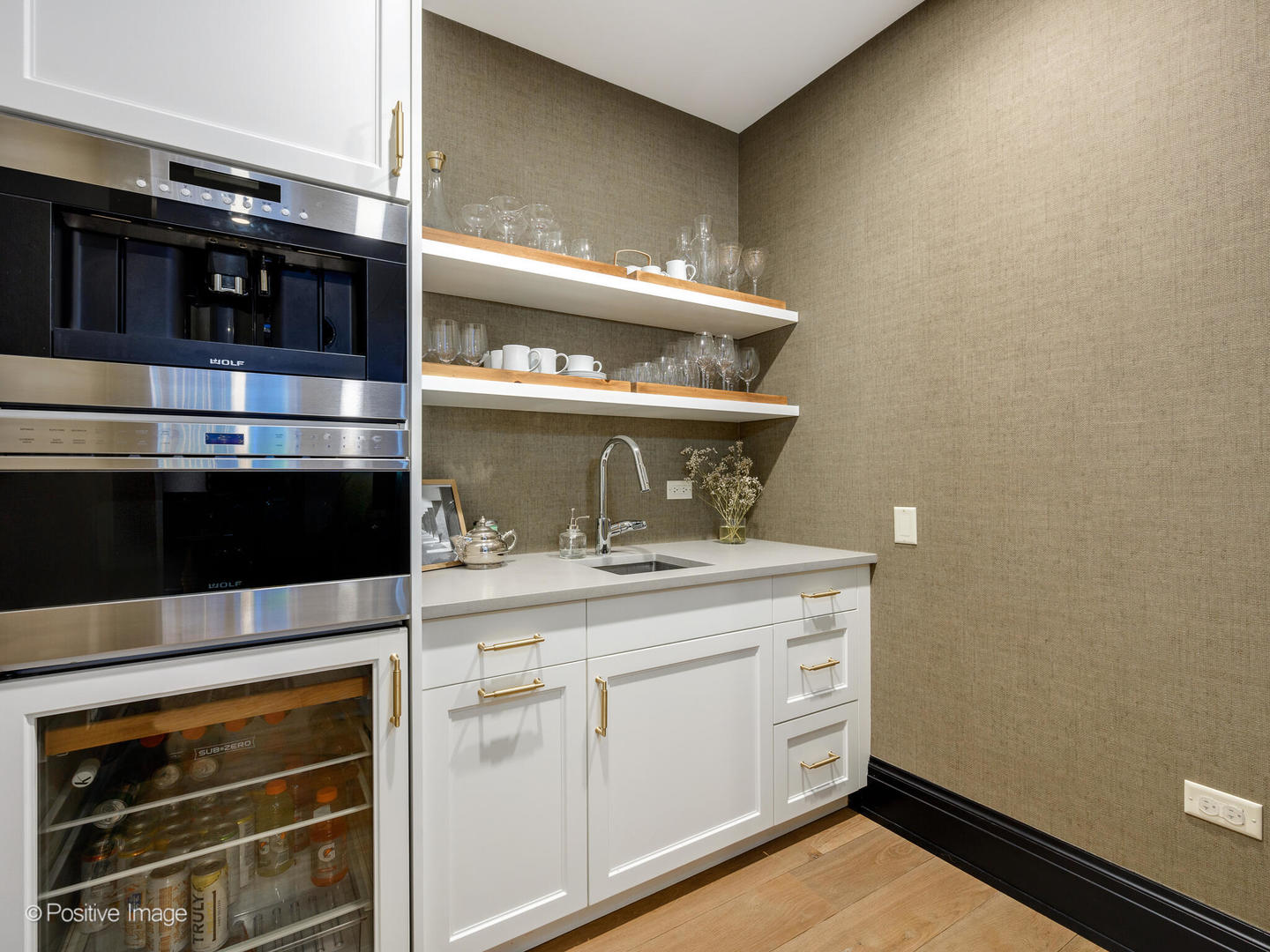 1109 West Washington Boulevard, Unit 2C Chicago, IL 60607 - Photo 21 of 40 a stove top oven sitting inside of a kitchen